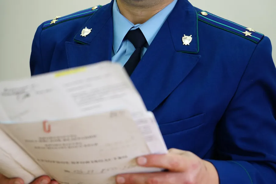 Проверкой установлено, что между гражданином и индивидуальным предпринимателем был заключен трудовой договор. Гражданин подал заявление об увольнении по собственному желанию, после чего по истечении 14 дней перестал выходить на работу.