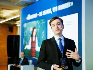 «Учителем года» в Нижегородской области признан преподаватель химии школы №118 Нижнего Новгорода Роман Смирнов