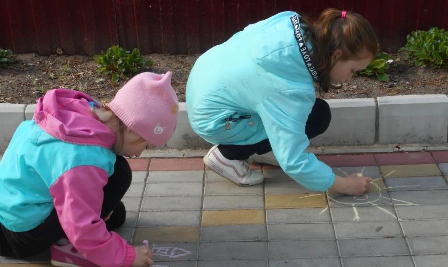 Конкурс рисунков на асфальте